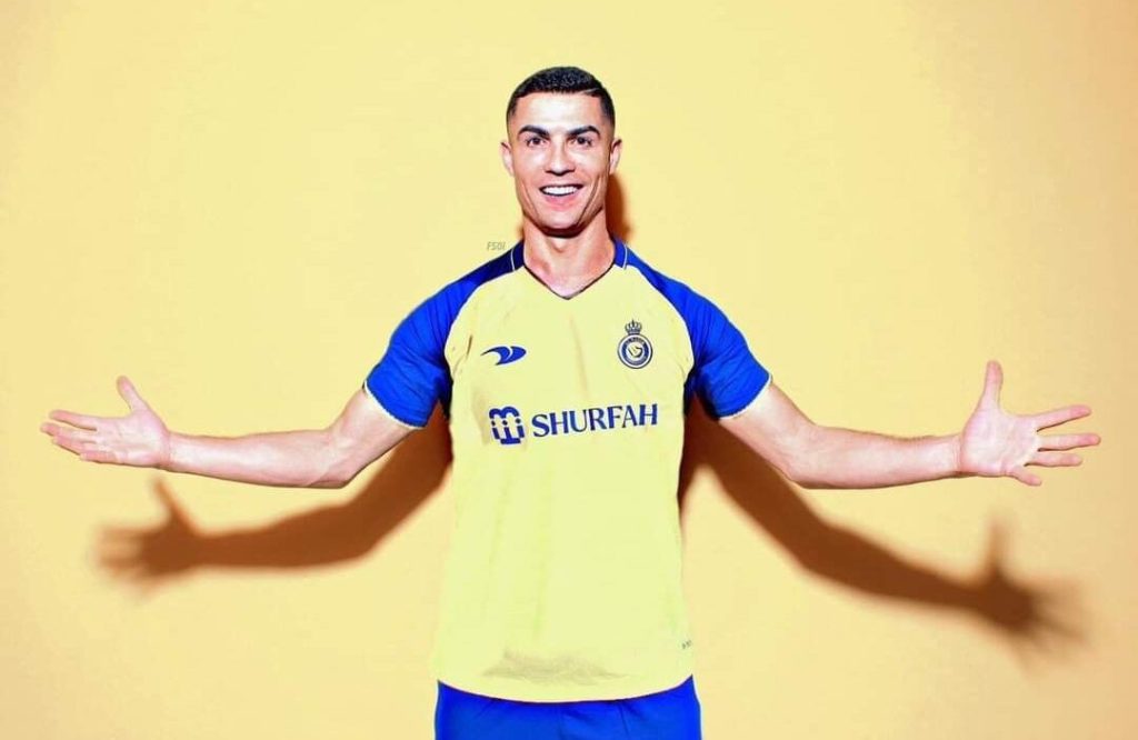 Cristiano Ronaldo siêu sao người Bồ Đào Nha là cầu thủ tiền đạo giỏi